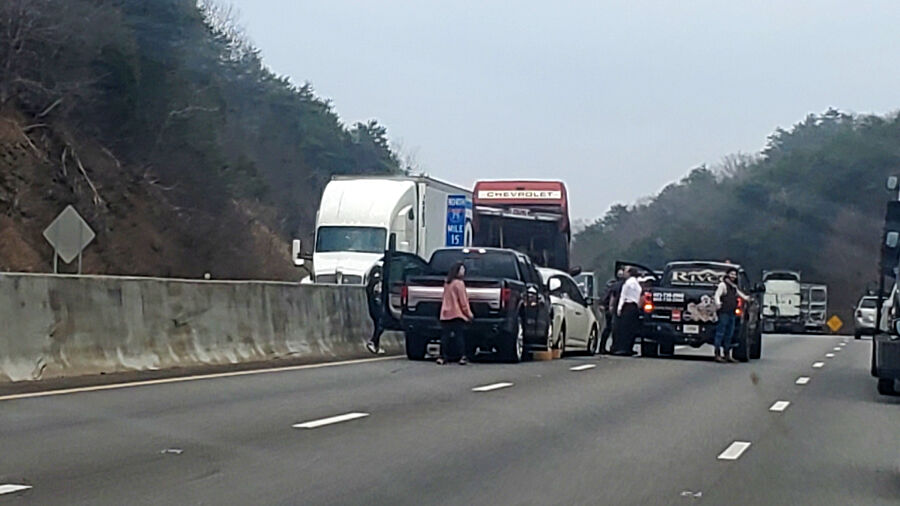 UPDATE: Stray ladder in roadway causes 4-car pileup on I-75, report says
